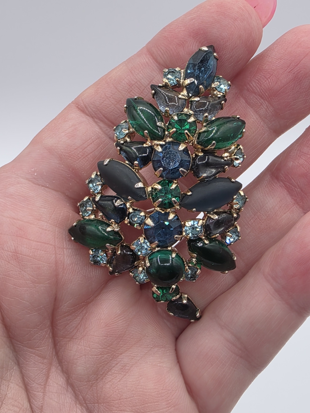Vintage KARU ARKE Inc. Emerald & Teal Crystal Leaf Brooch - Picture 8 of 15